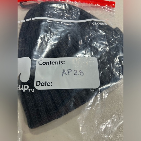 Obermeyer Women's Subalpine Beanie Hat Basalt Black NWT Cuff Knit Acrylic - Picture 8 of 8